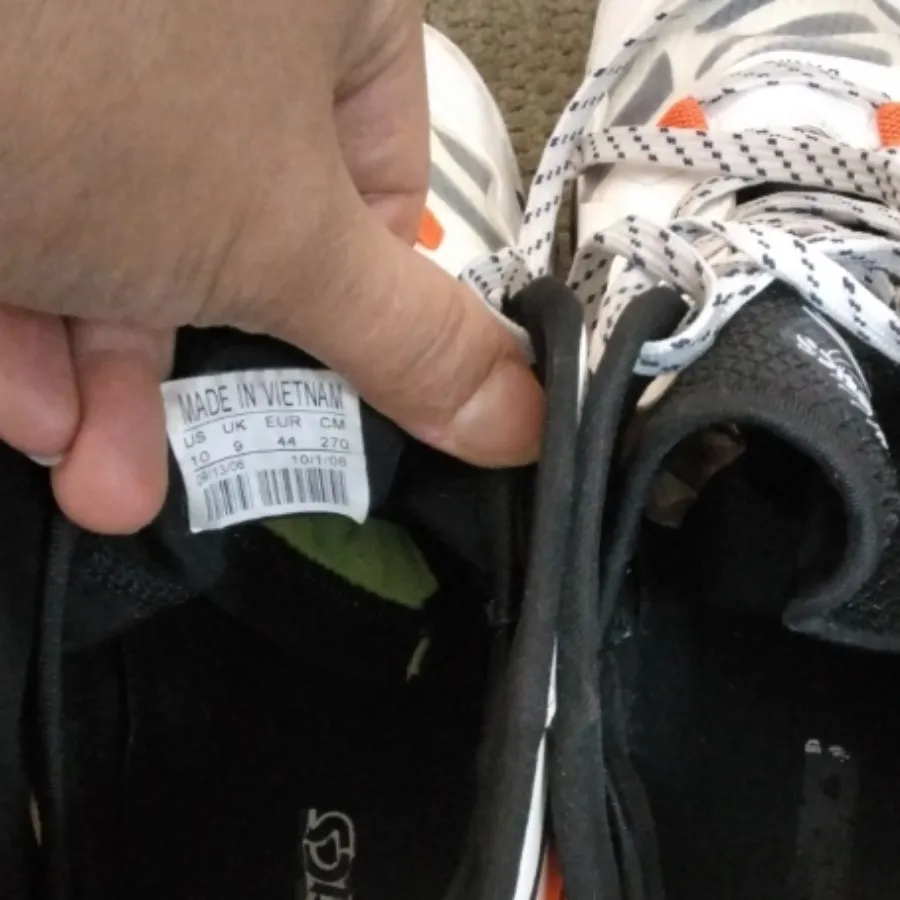 کتونی  اسیکس متالایز