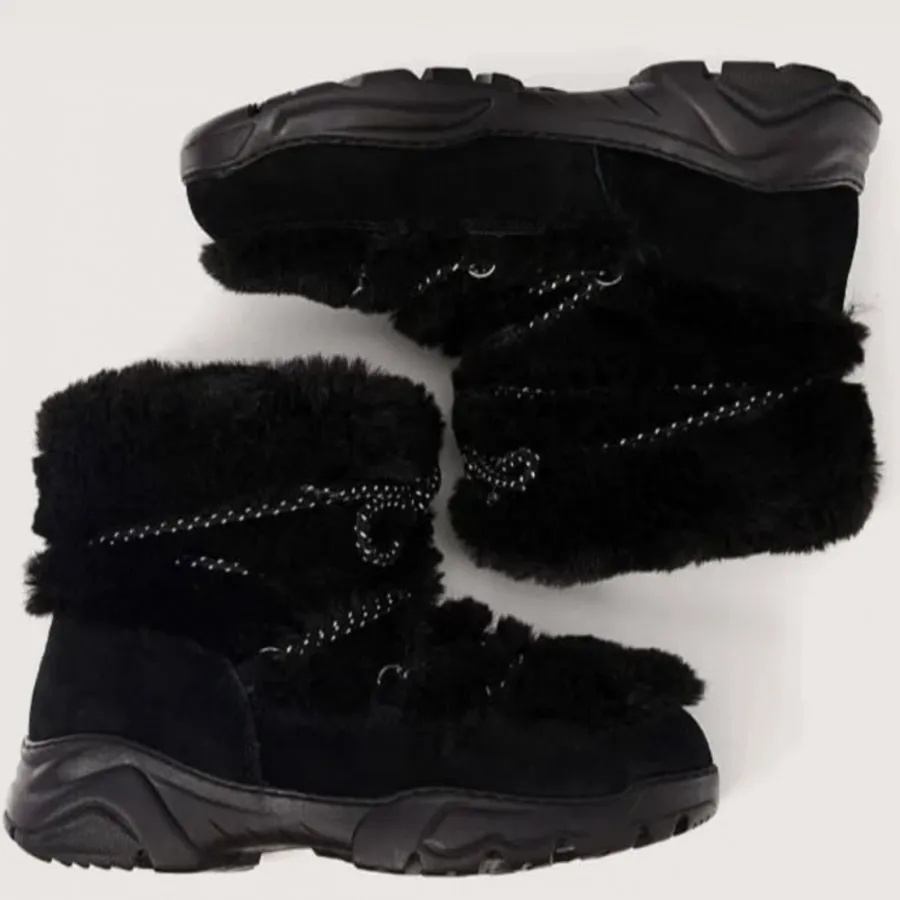 بوت مشکی پشمی اویشو Oysho