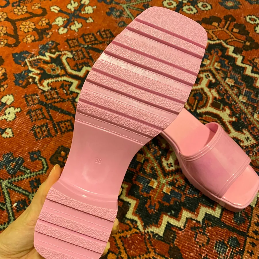 کفش باربی‌ صورتی ترک