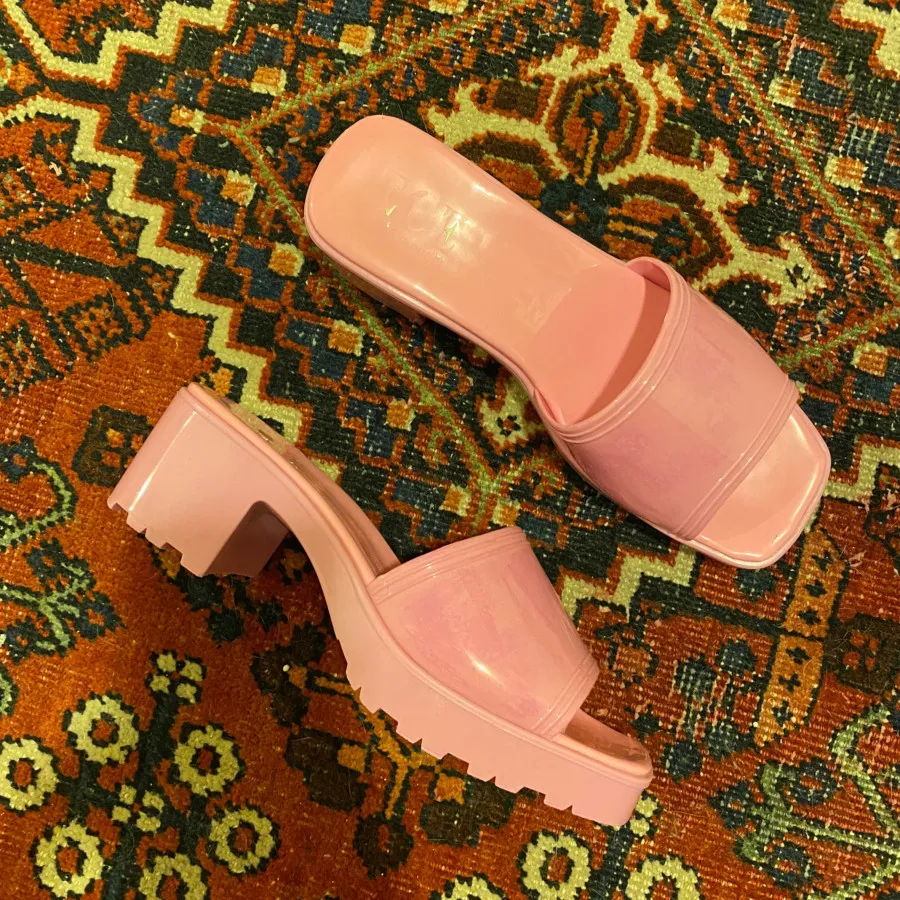 کفش باربی‌ صورتی ترک