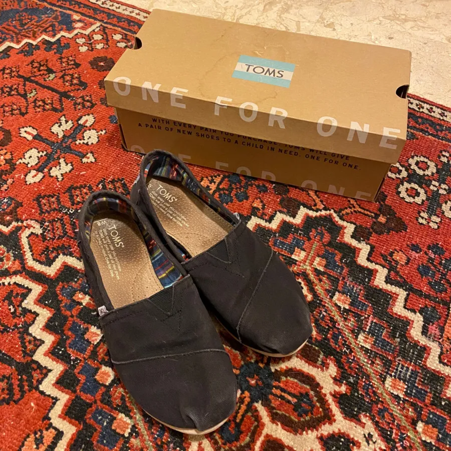 کفش مشکی تامز سایز 38.5