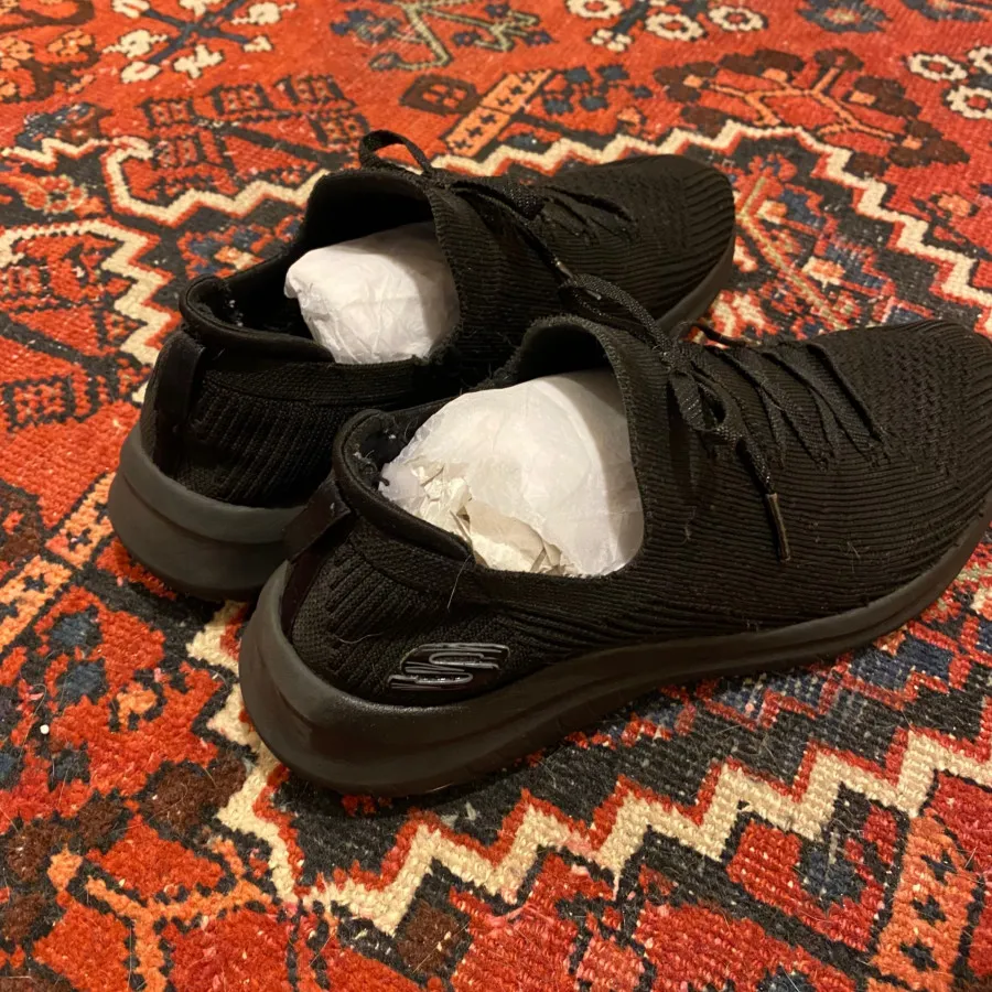 کتونی مشکی اسکچرز