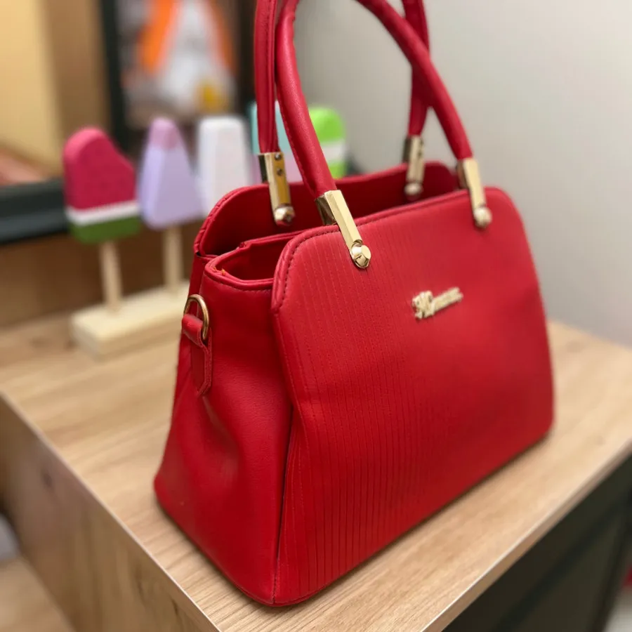 کیف قرمز