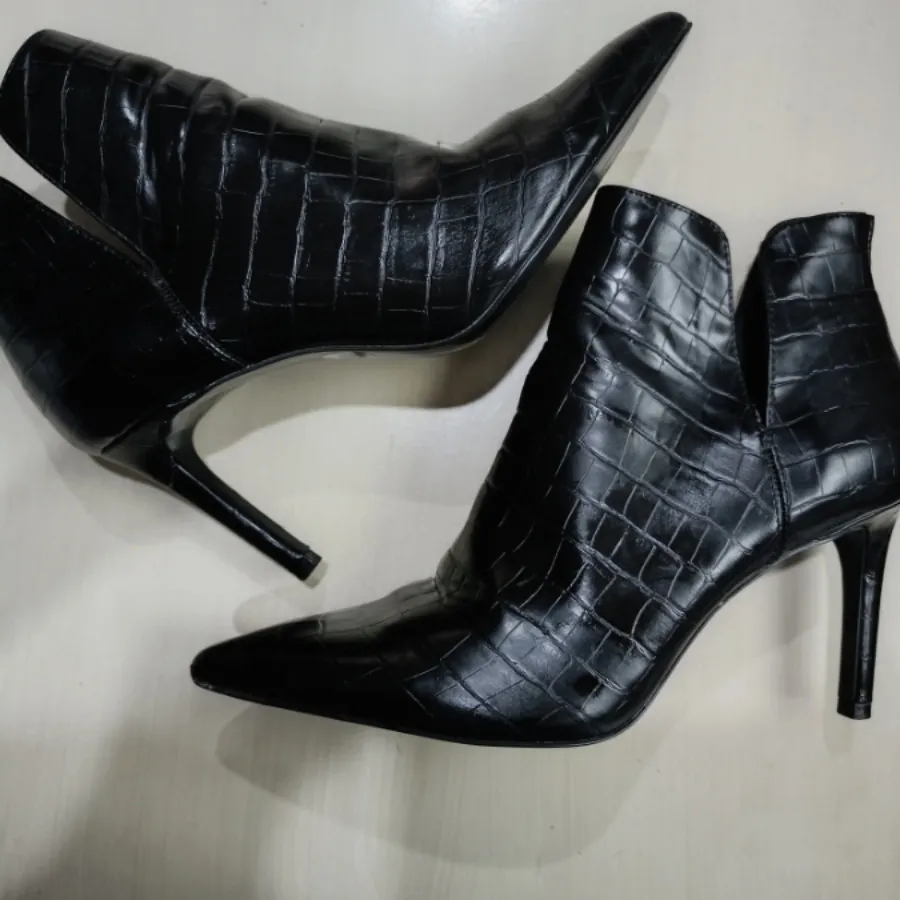 کفش پاشنه استرادیواریوس