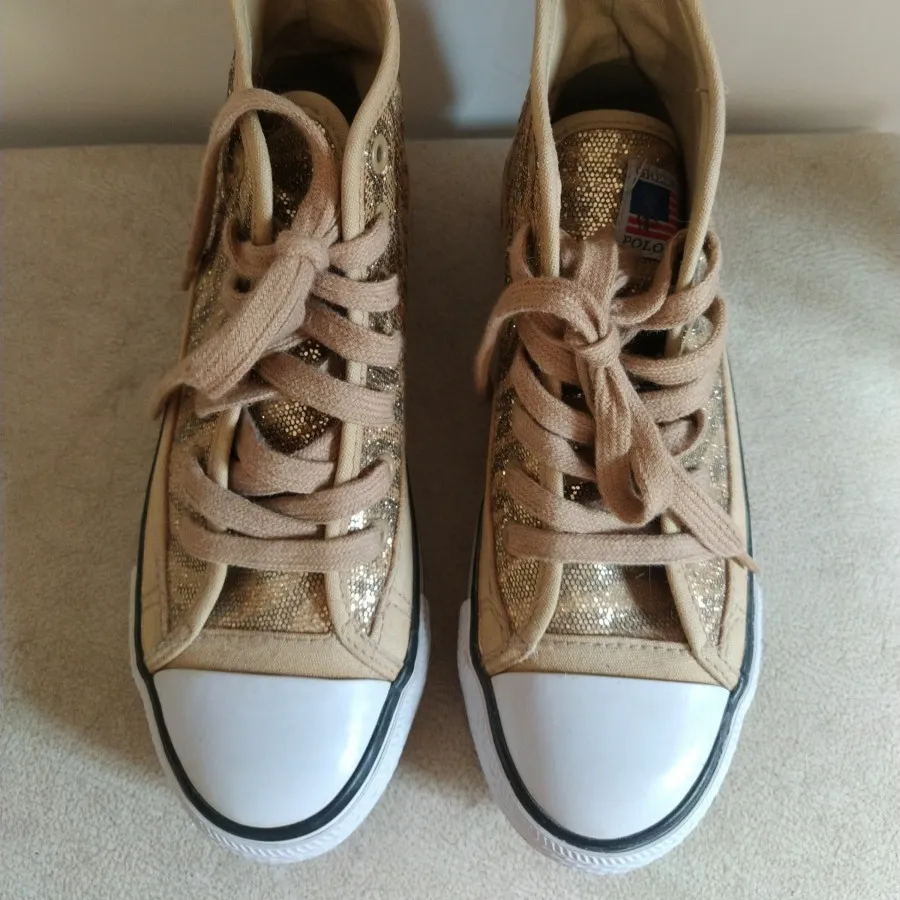 کفش کانورس آمریکایی