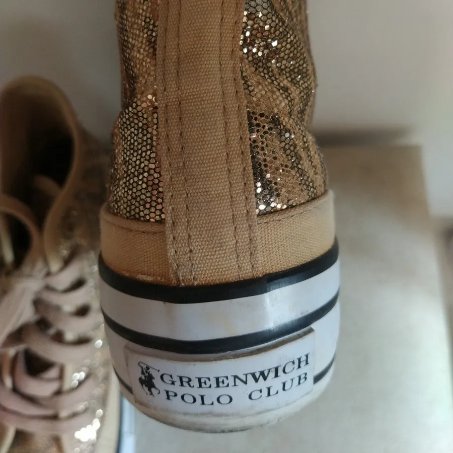 کفش کانورس آمریکایی