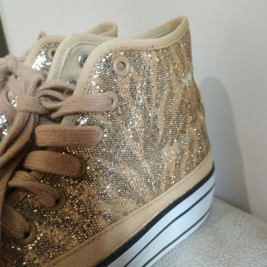 کفش کانورس آمریکایی