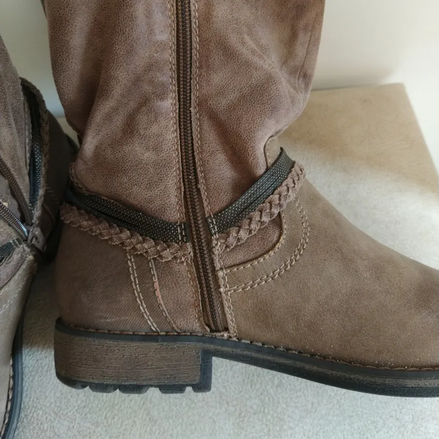 بوت آلمانی گرم