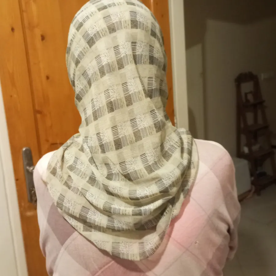 روسری کرم و مشکی ژرژت