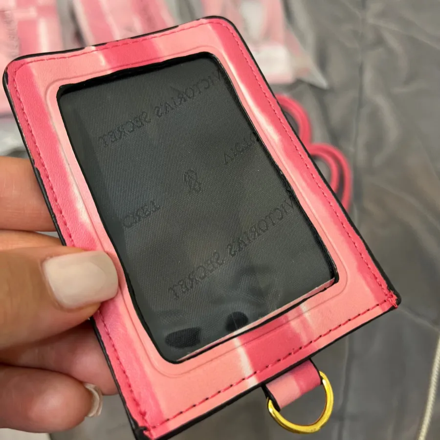 جاکارتی ویکتوریا سکرت