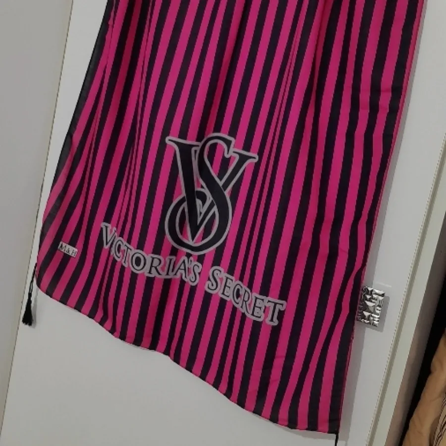 شال ویکتوریا سکرت