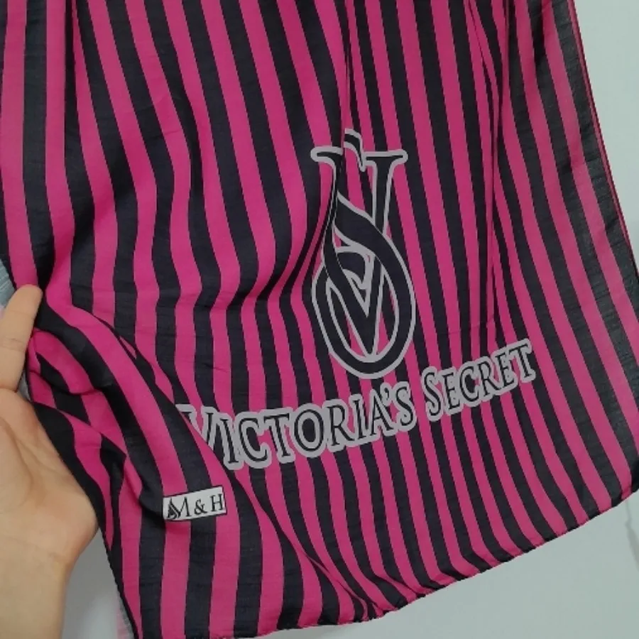 شال ویکتوریا سکرت