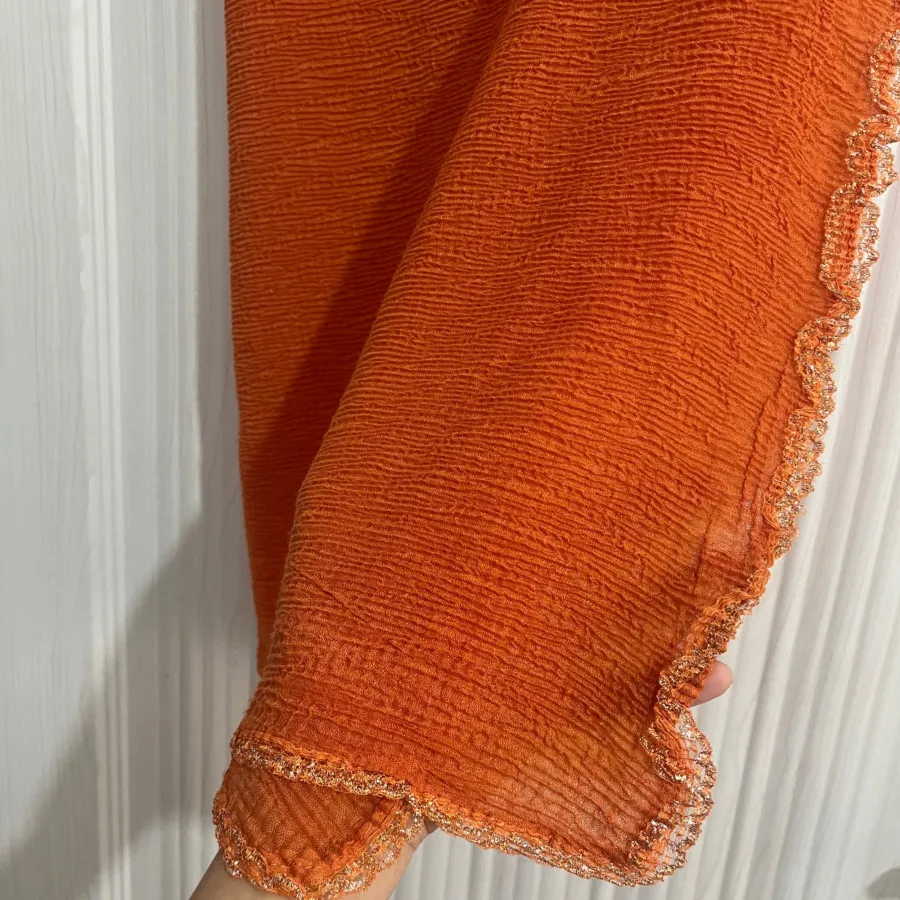 روسری نارنجی پفکی