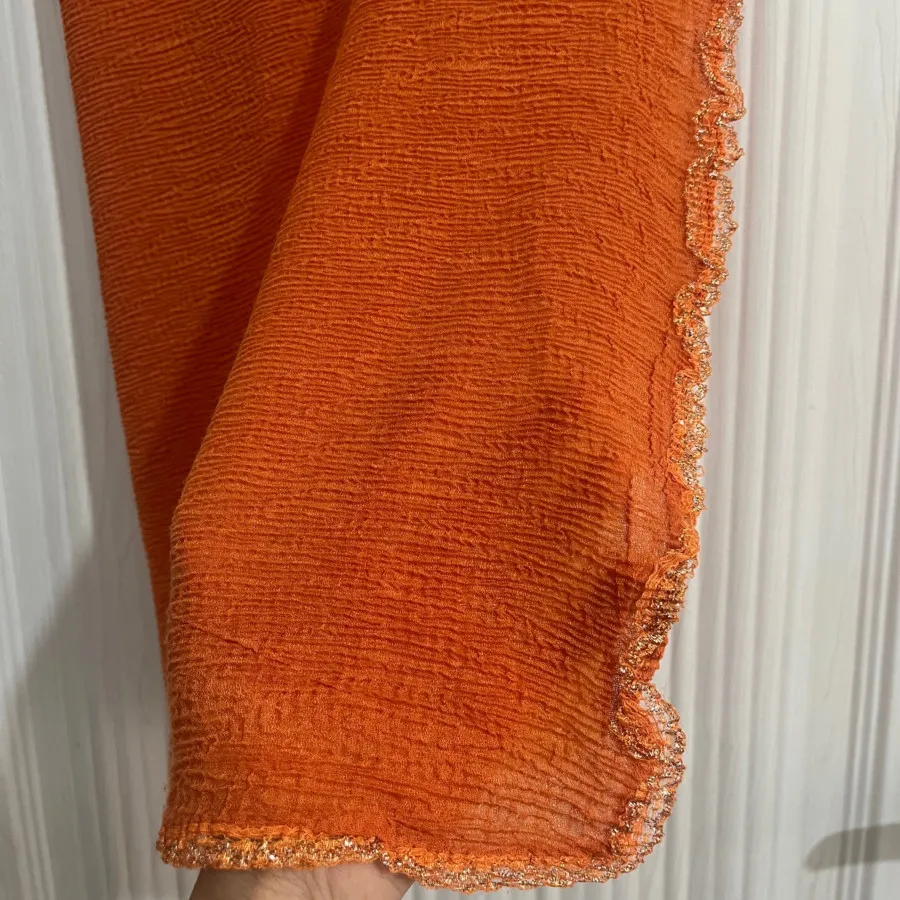 روسری نارنجی پفکی