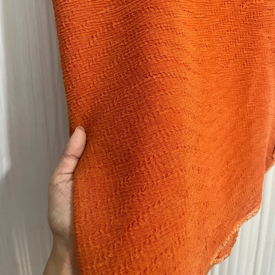 روسری نارنجی پفکی