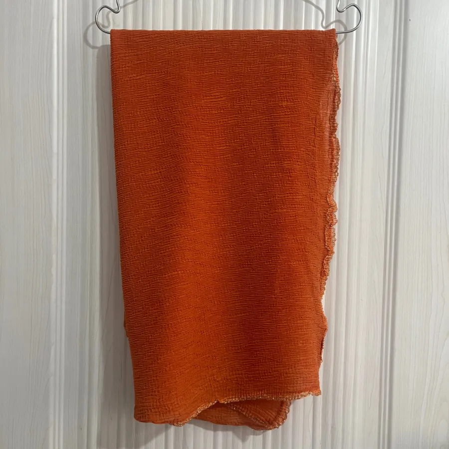 روسری نارنجی پفکی