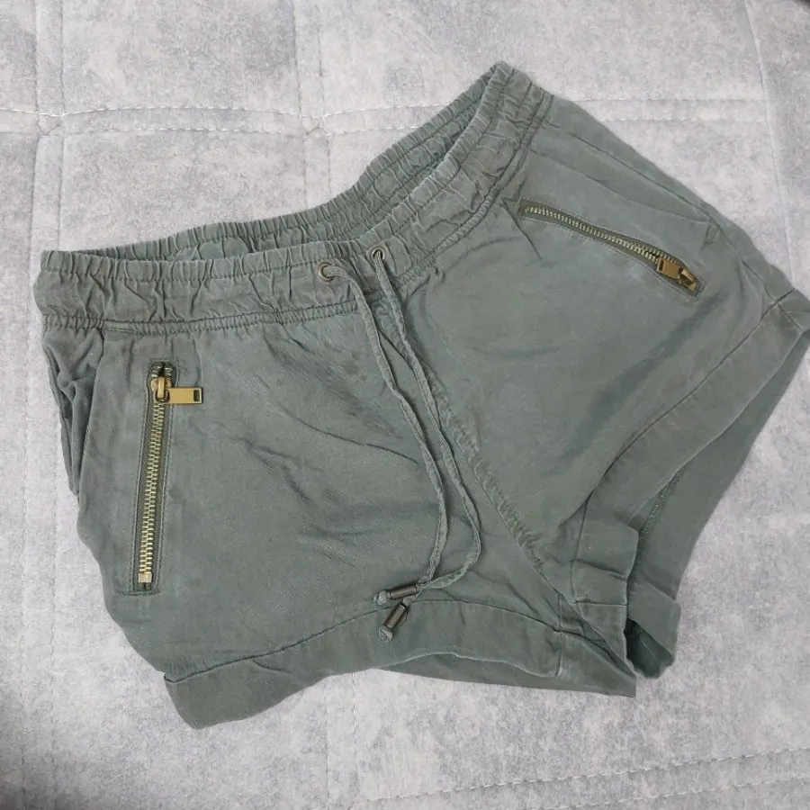 شورتک مارک h&m