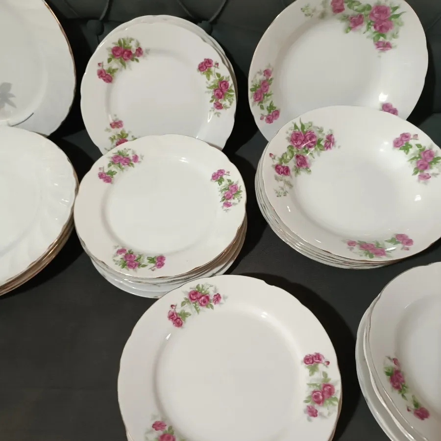 بشقاب گل سرخی قدیمی ژاپن