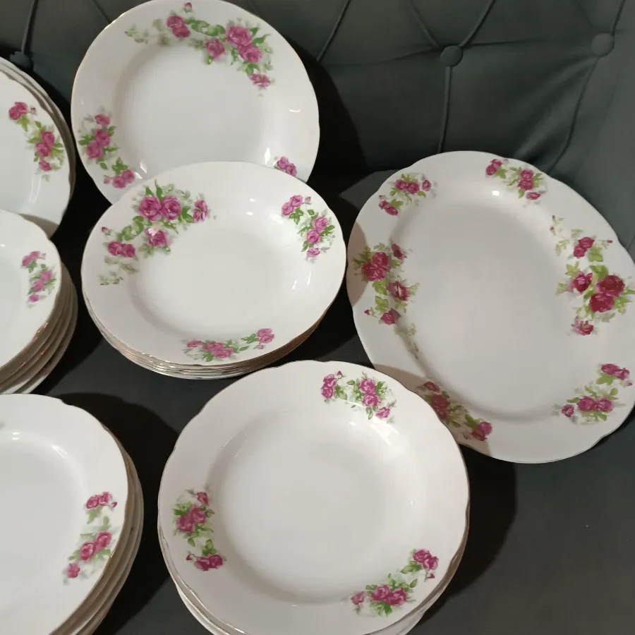 بشقاب گل سرخی قدیمی ژاپن