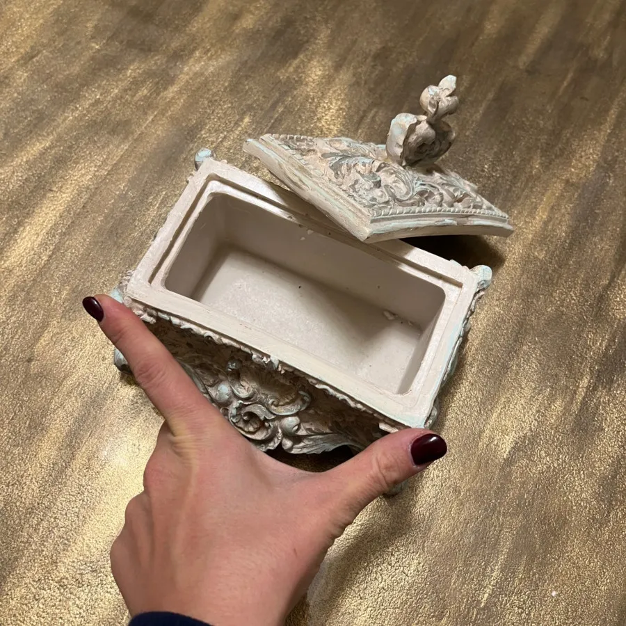 جای جواهری و دکوری