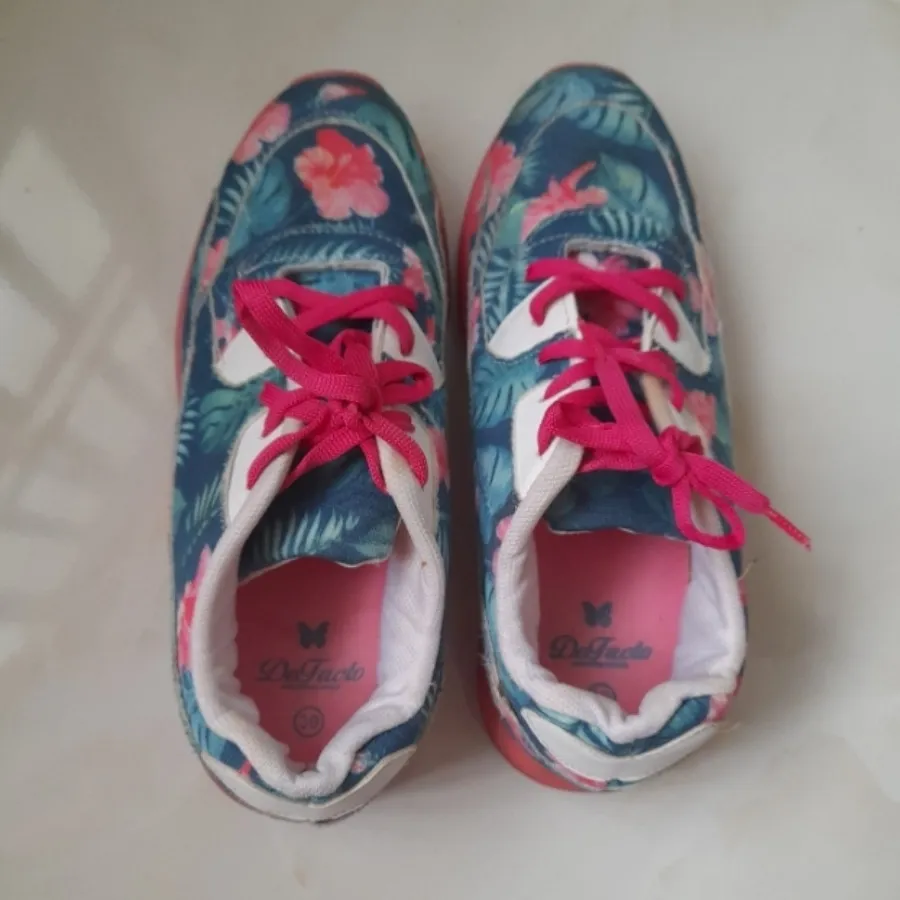 کفش کتونی برند دفاکتو ترک