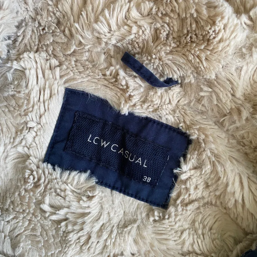 کاپشن LC waikiki