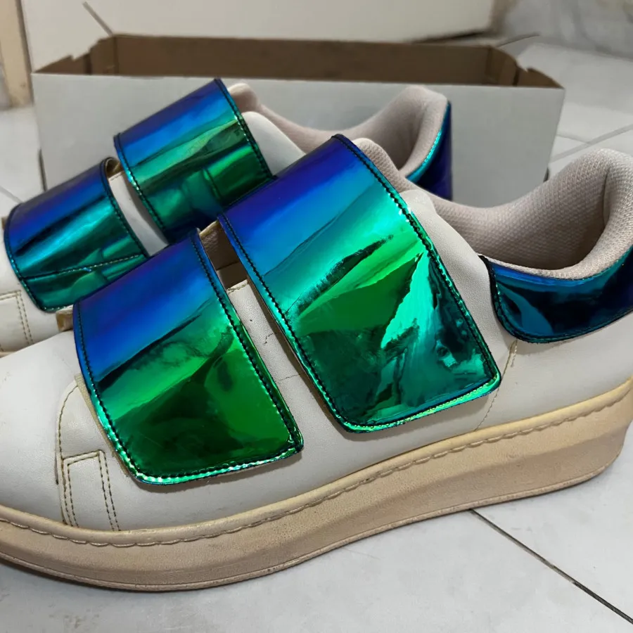 کتونی سفیدچسبدارهولوگرامی