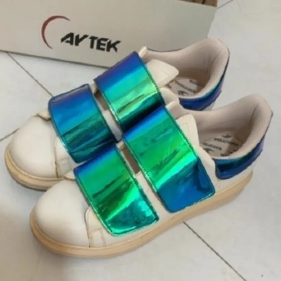 کتونی سفیدچسبدارهولوگرامی