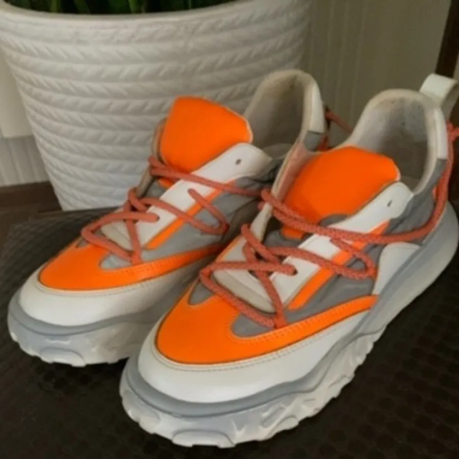 کفش_کتانی نارنجی