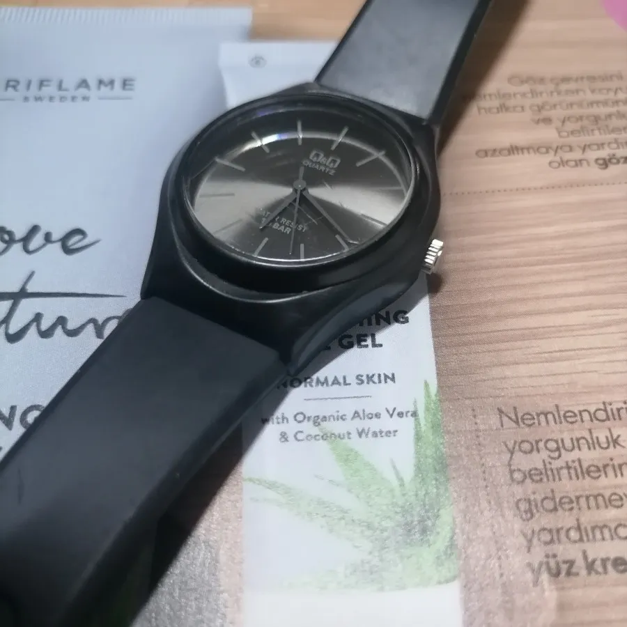 ساعت مچی زنانه q&q