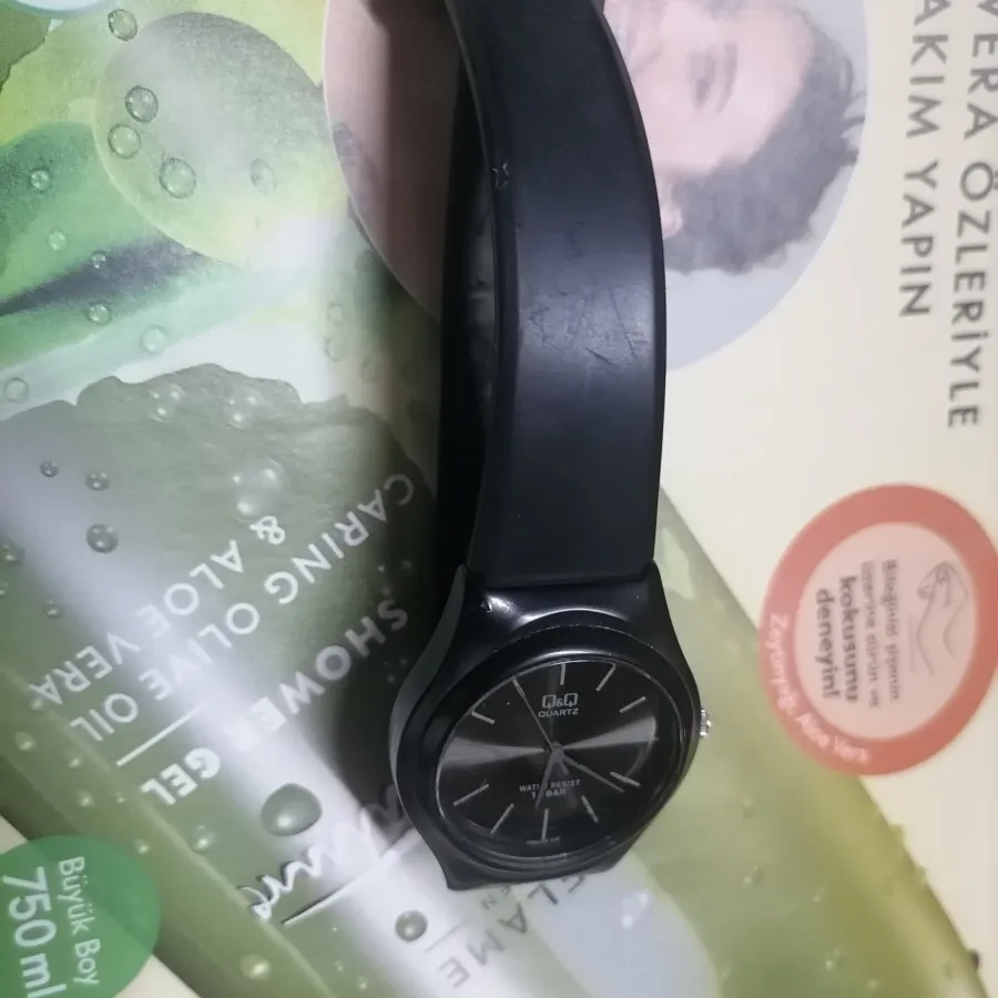 ساعت مچی زنانه q&q