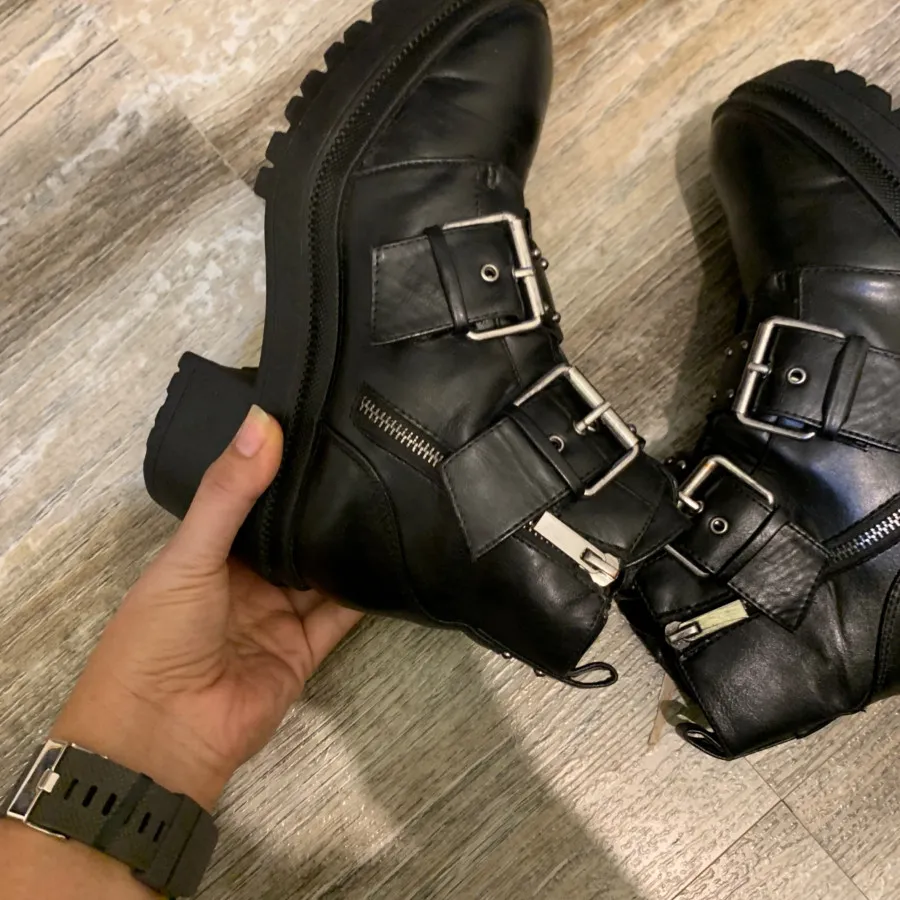 نیم بوت استاردیواریوس