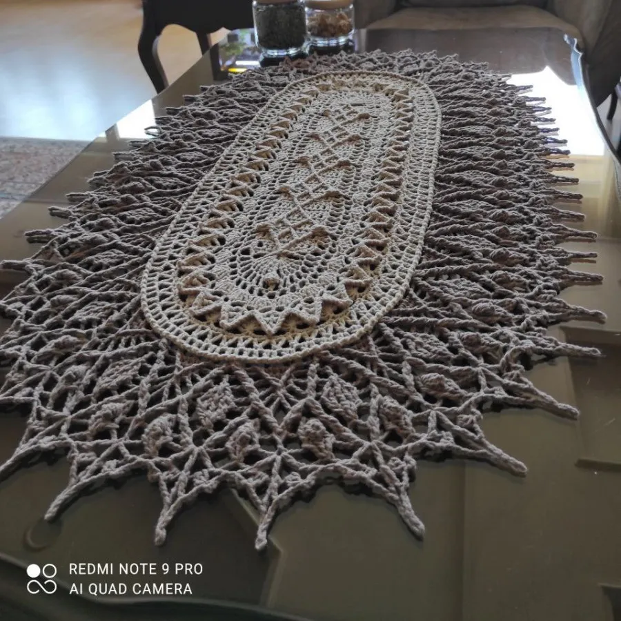 رومیزی کار دست