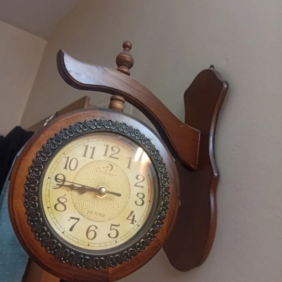 ساعت دیواری دوطرفه