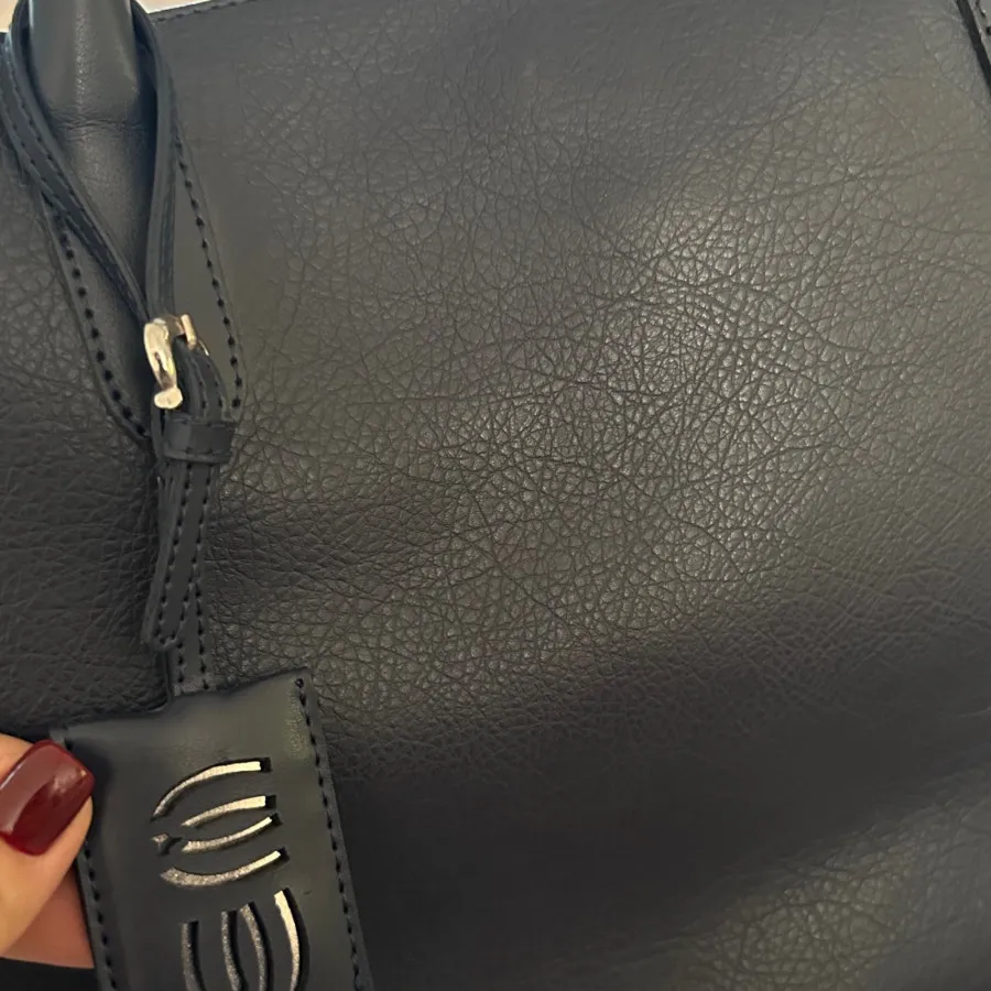 کیف بوفالو سفید سرمه ای