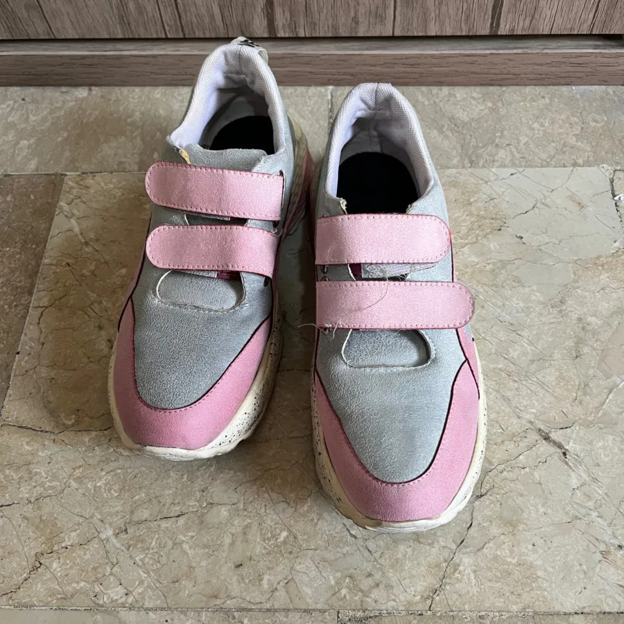 کتونی طوسی صورتی