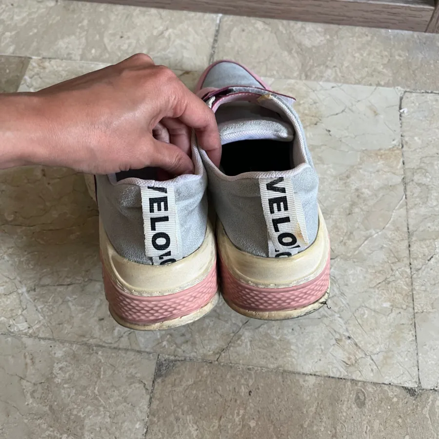 کتونی طوسی صورتی