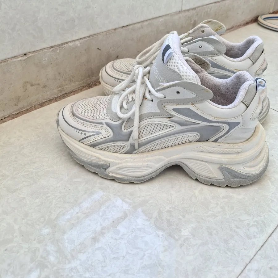 کتونی سفید خارجی