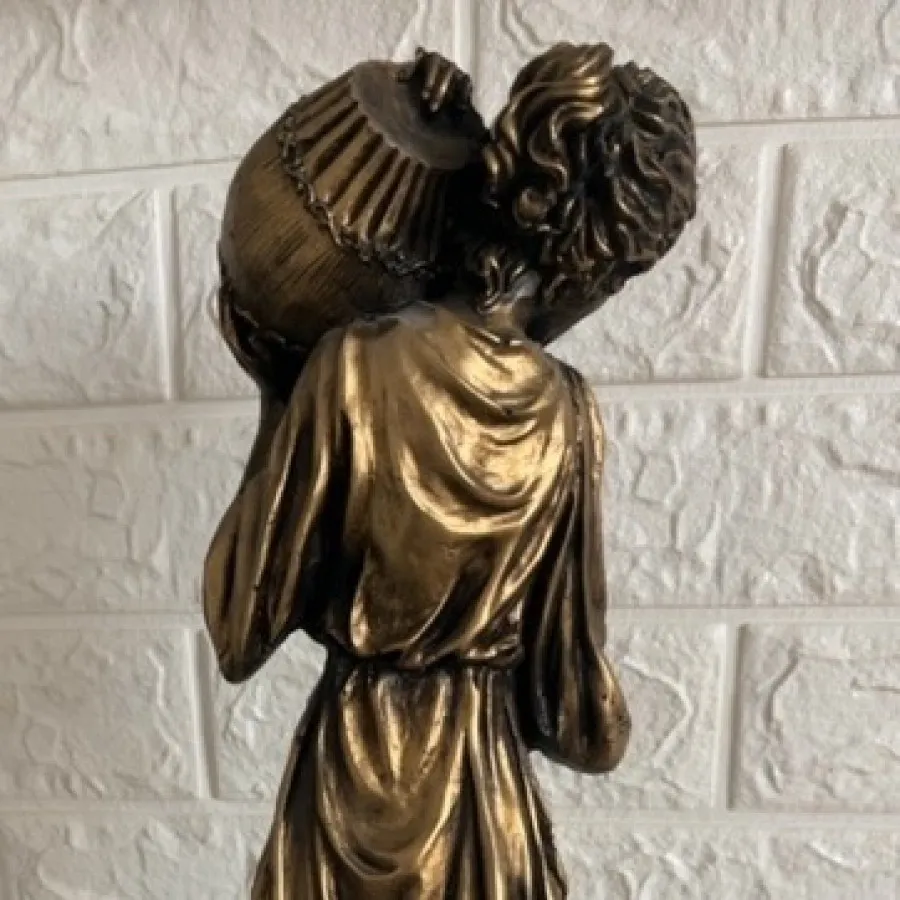 مجسمه زن یونانی