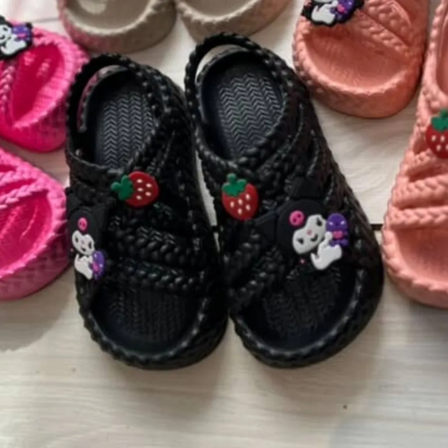 دمپایی بچگانه