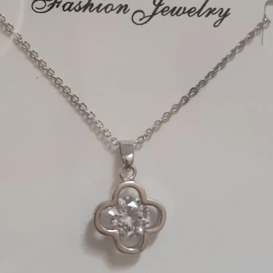 گردنبند کاملا نو