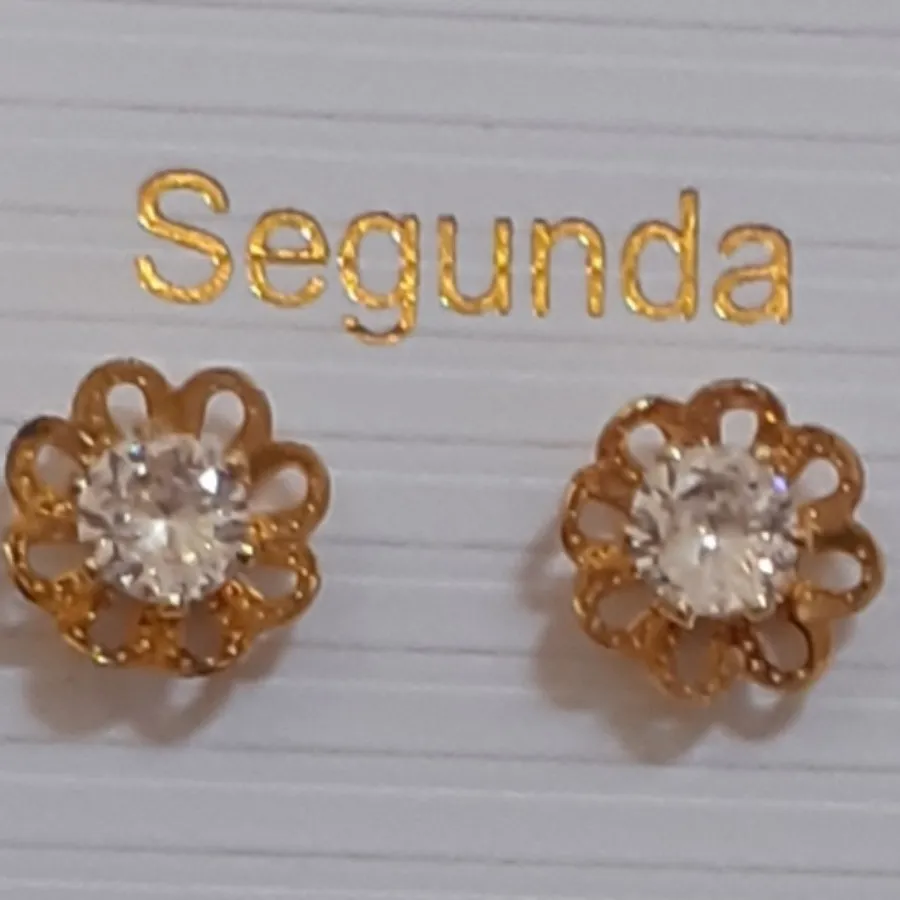 گوشواره میخی