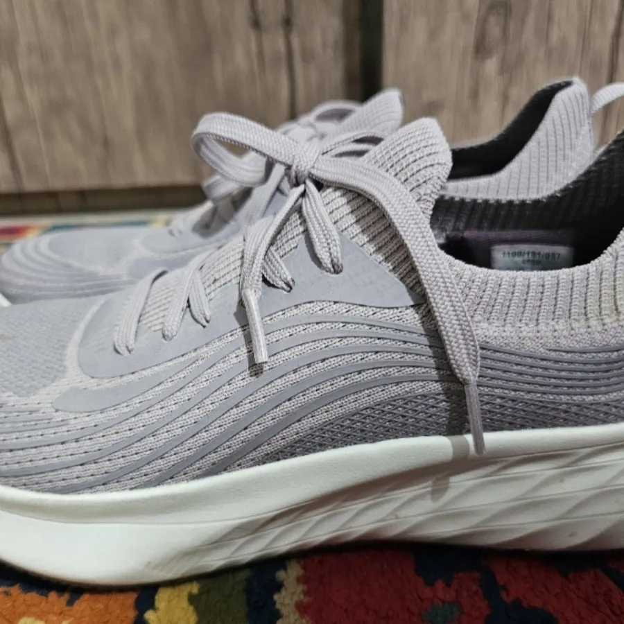 کفش ورزشی برند اویشو