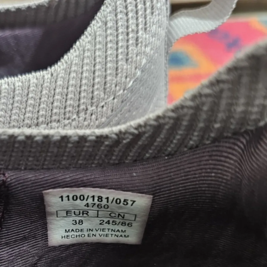 کفش ورزشی برند اویشو