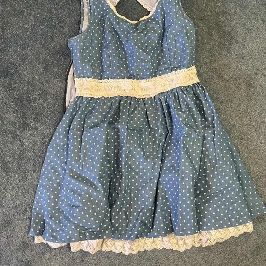 لباس عروسکی