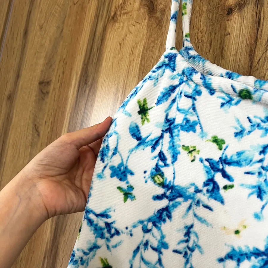 حوله زیبا استخری