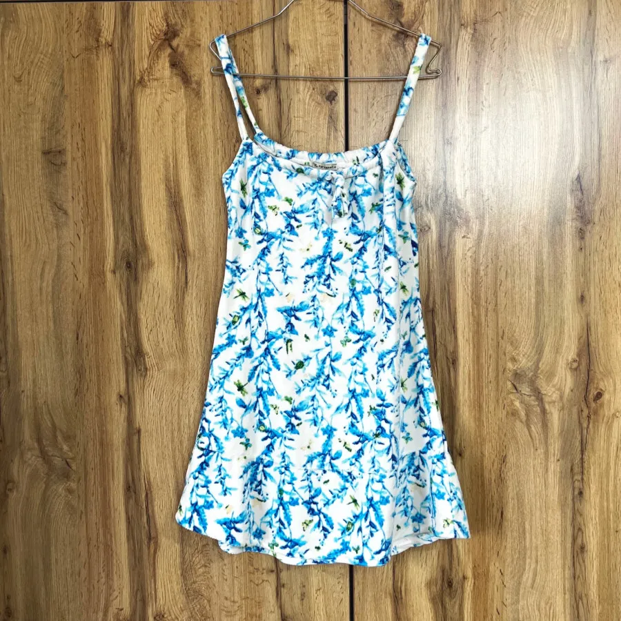 حوله زیبا استخری