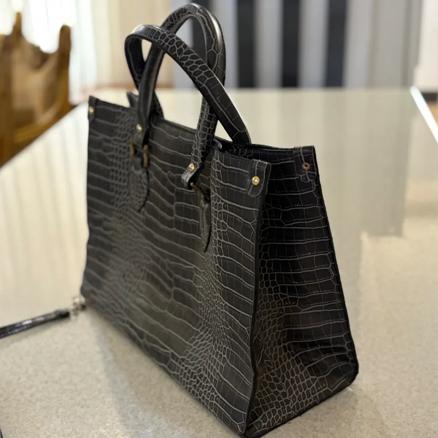 کیف طوسی پوست ماری