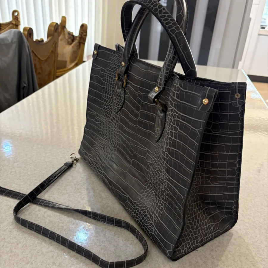 کیف طوسی پوست ماری