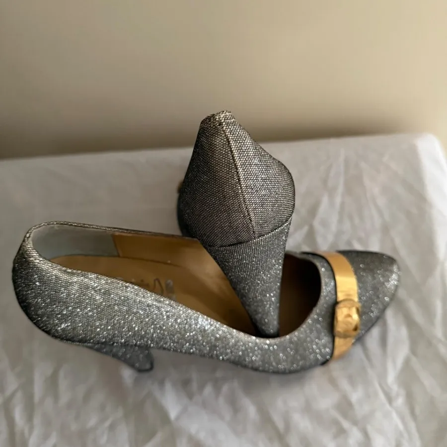 کفش نقره ای